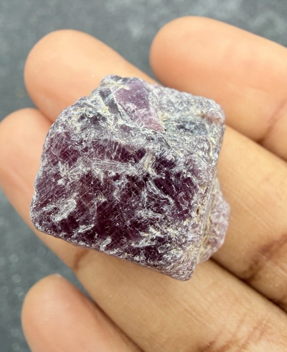 105 Ct Natural Sapphire Corundum