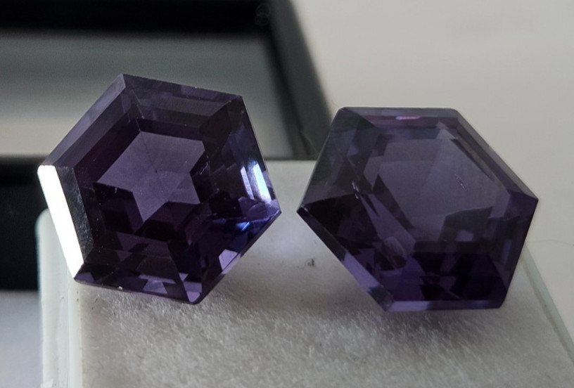 Alexandrite Hexagon Cut 21-22 Ct Colour Changing Natural Pair Gemstone FR-168