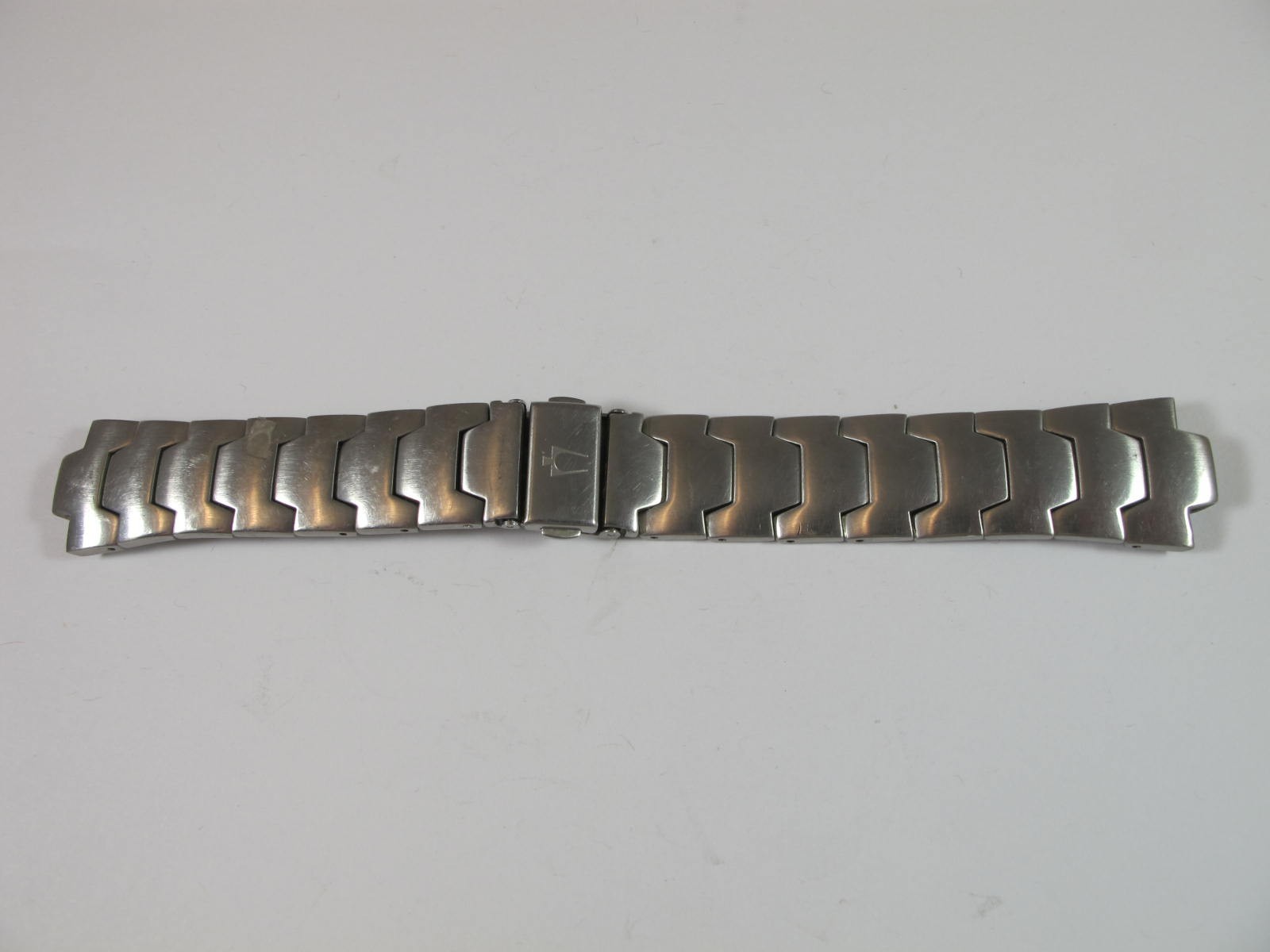 BULOVA ACCUTRON MENS ALL STEEL PUSH BUTTON 21.5MM BAND WITH 10.7MM WIDE ENDS