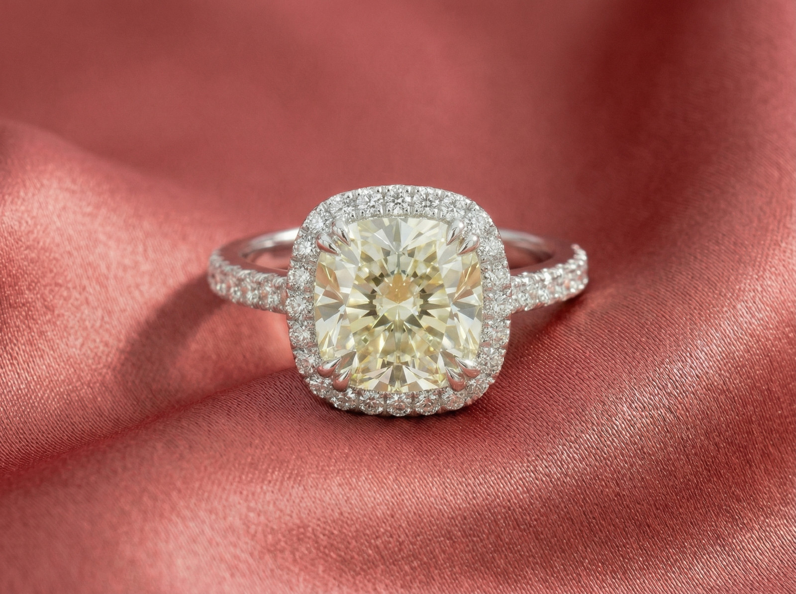 Romantic Cushion Cut Light Yellow Moissanite Halo Ring Sparkling Engagement Gift