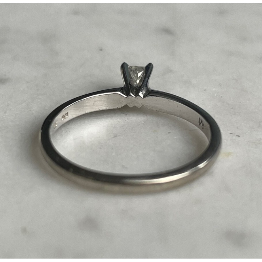 WHITE GOLD & 0.2 CARAT DIAMOND ENGAGEMENT RING SIZE 6.75 SKY
