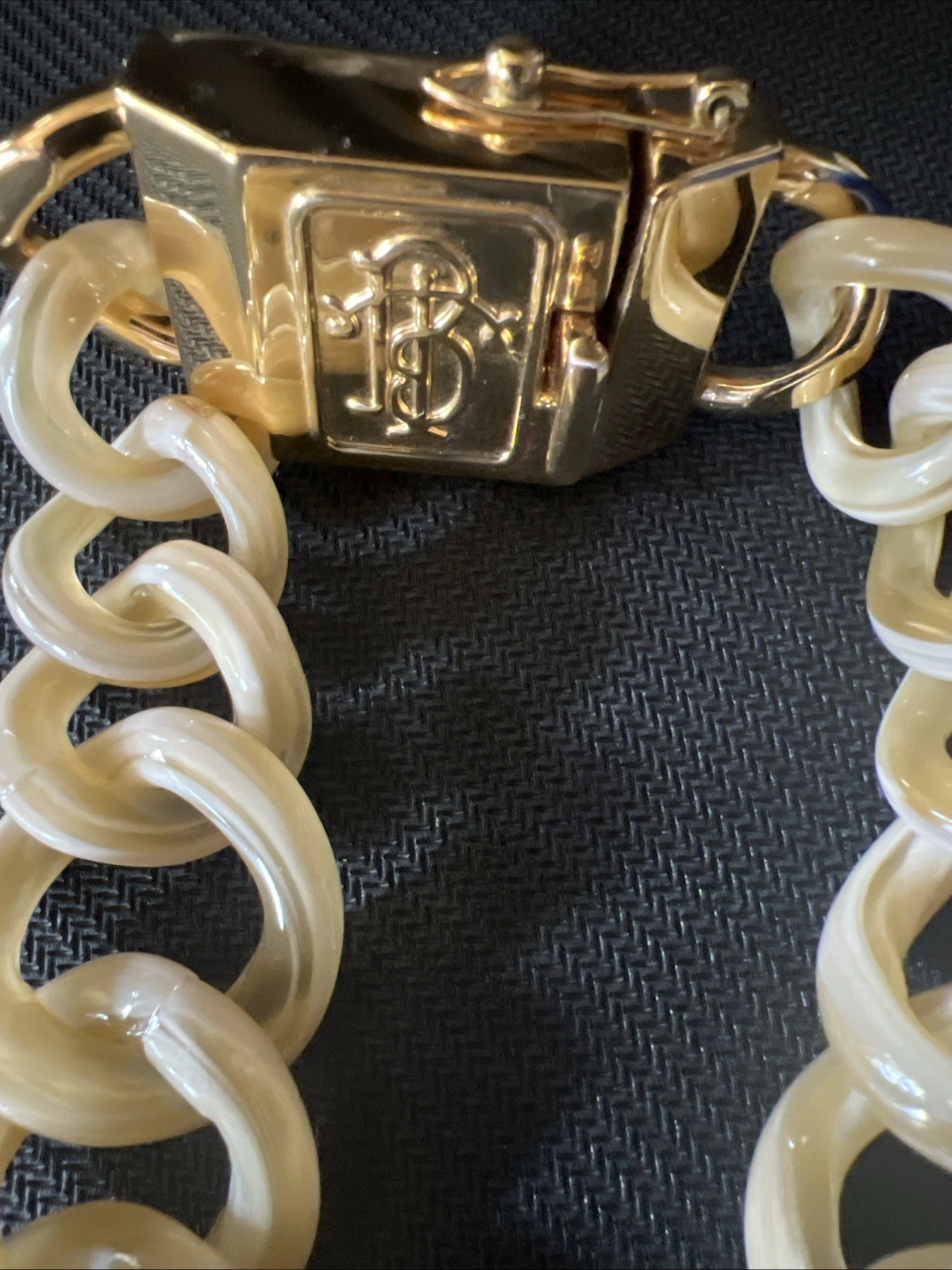 Tori Burch Butterscotch Cream Swirl Graduated Resin Link Necklace 19 1/2 Inches