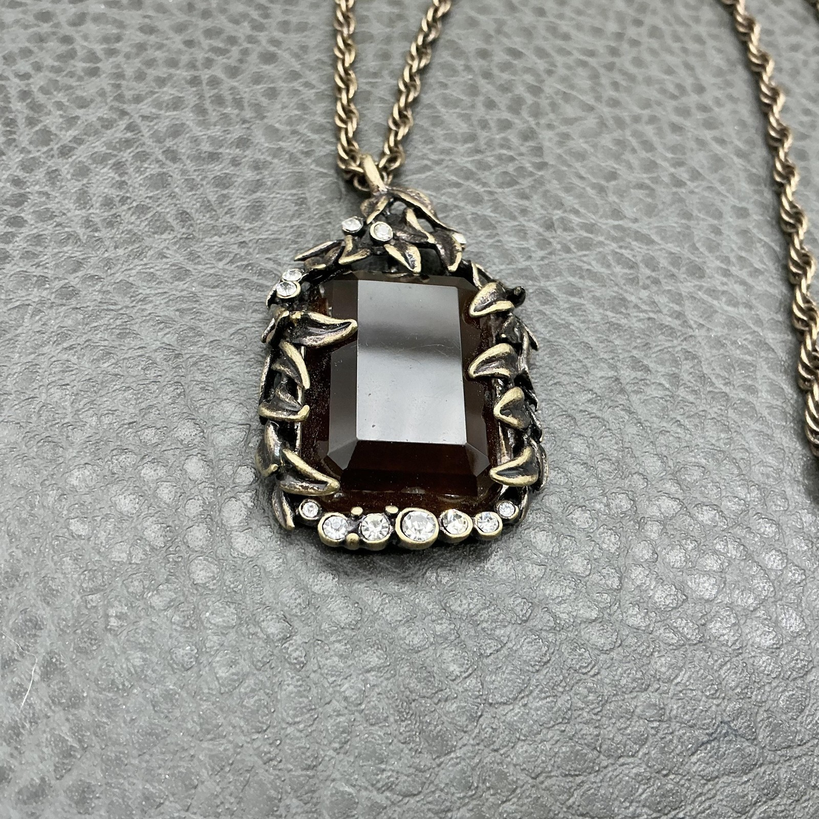 Ann Taylor Necklace Gold Tone Brown Glass Pendant Leaf Rhinestone Statement 26″