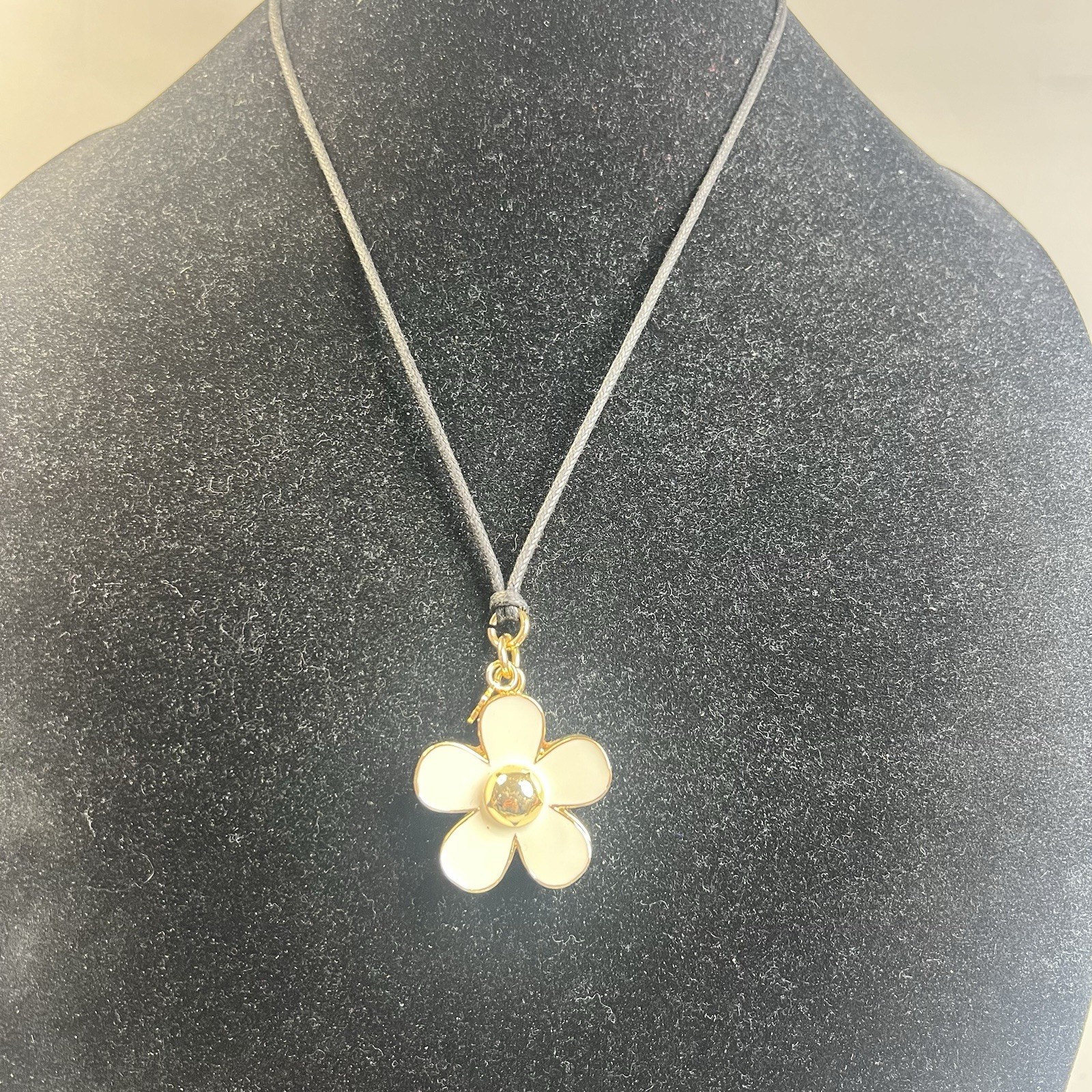 Marc Jacobs Daisy SOLID PERFUME 0.75g Women’s Perfume Adjustable Cord Necklace