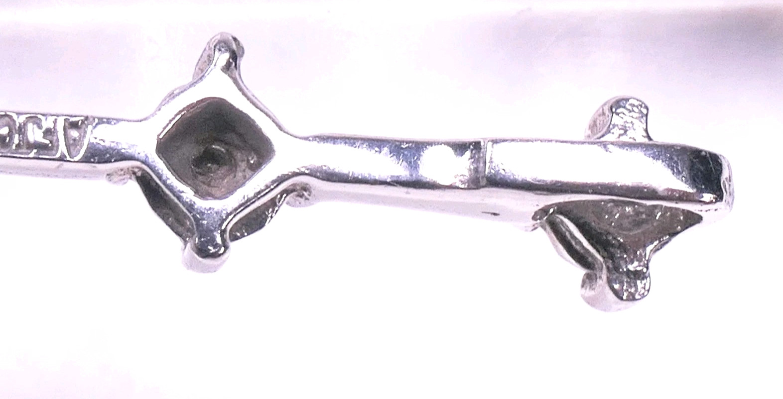 10K White Gold 3-Stone Natural Diamond Vertical Drop Pendant 1.09 Grams