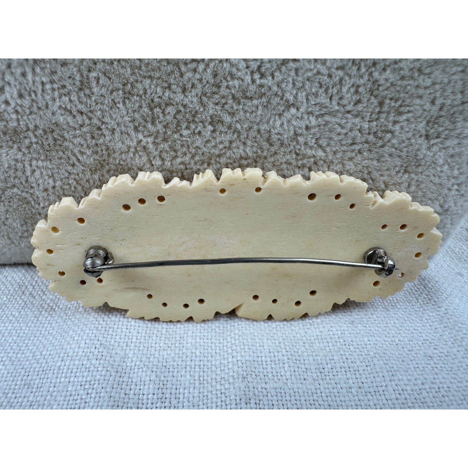 Vintage Hand Carved Bovine Bone Sunflower Floral Brooch Cream Off-White Pin