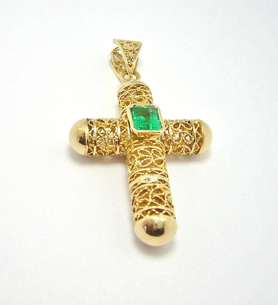 Colombian Emerald Filigree Cross Pendant Square Shape 0.85 Cts 18K Gold Fine Muz
