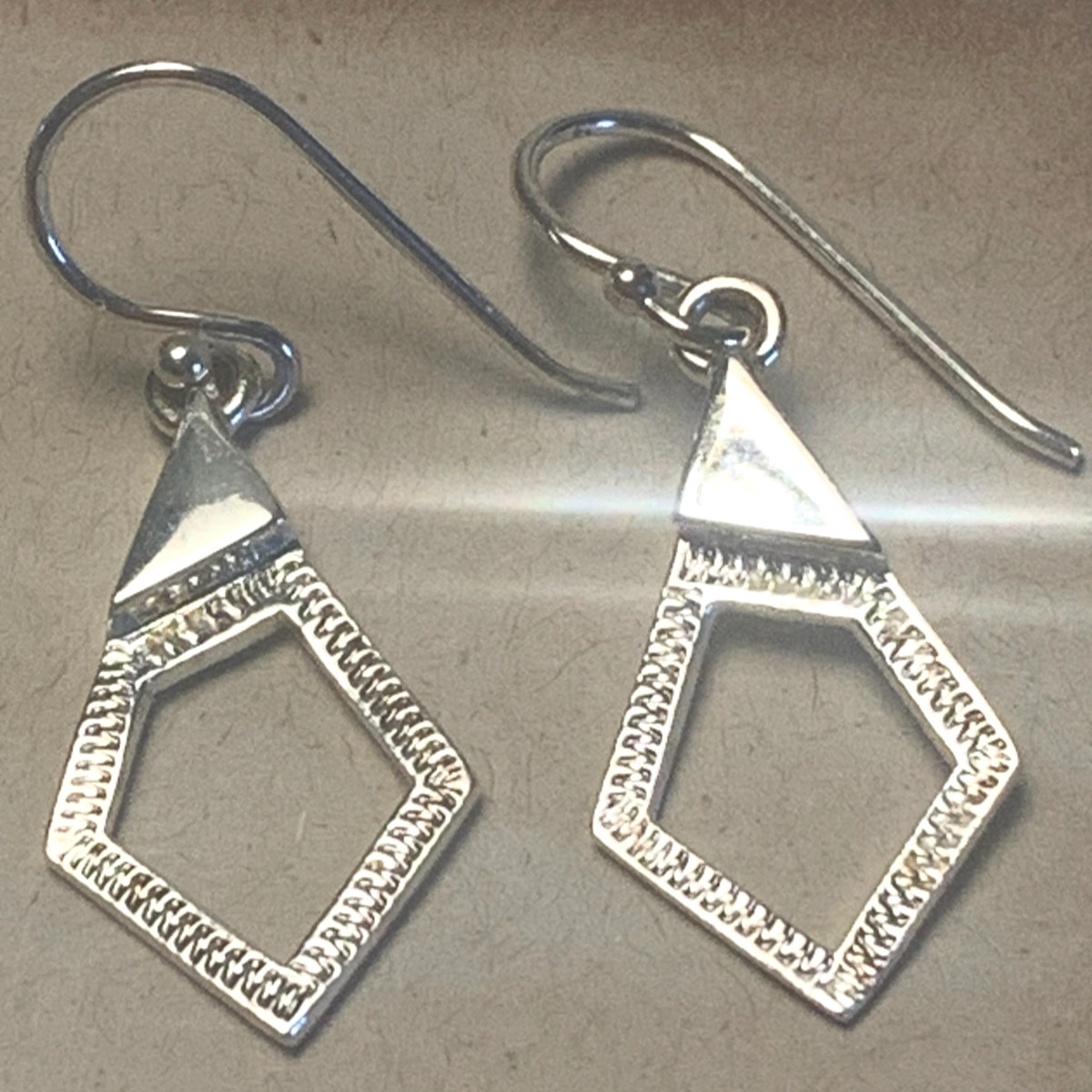 925 Sterling Silver Geometric Triangle Dangle Earrings approx 1-1.5 in