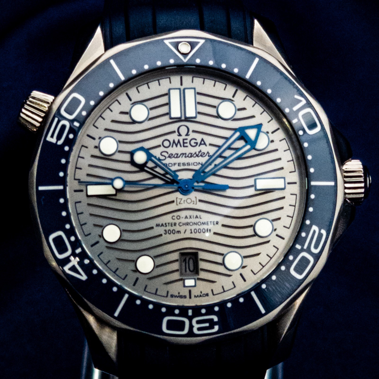 2024 OMEGA Seamaster Diver 300M Gray Wave 6xStraps 210.30.42.20.06.001 Full Set