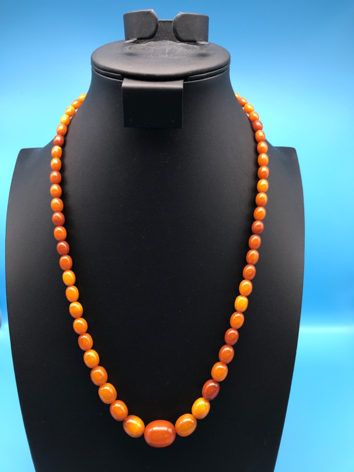 Vintage BUTTERSCOTCH BALTIC AMBER NECKLACE 26″ graduated beads 27g – Exquisite!
