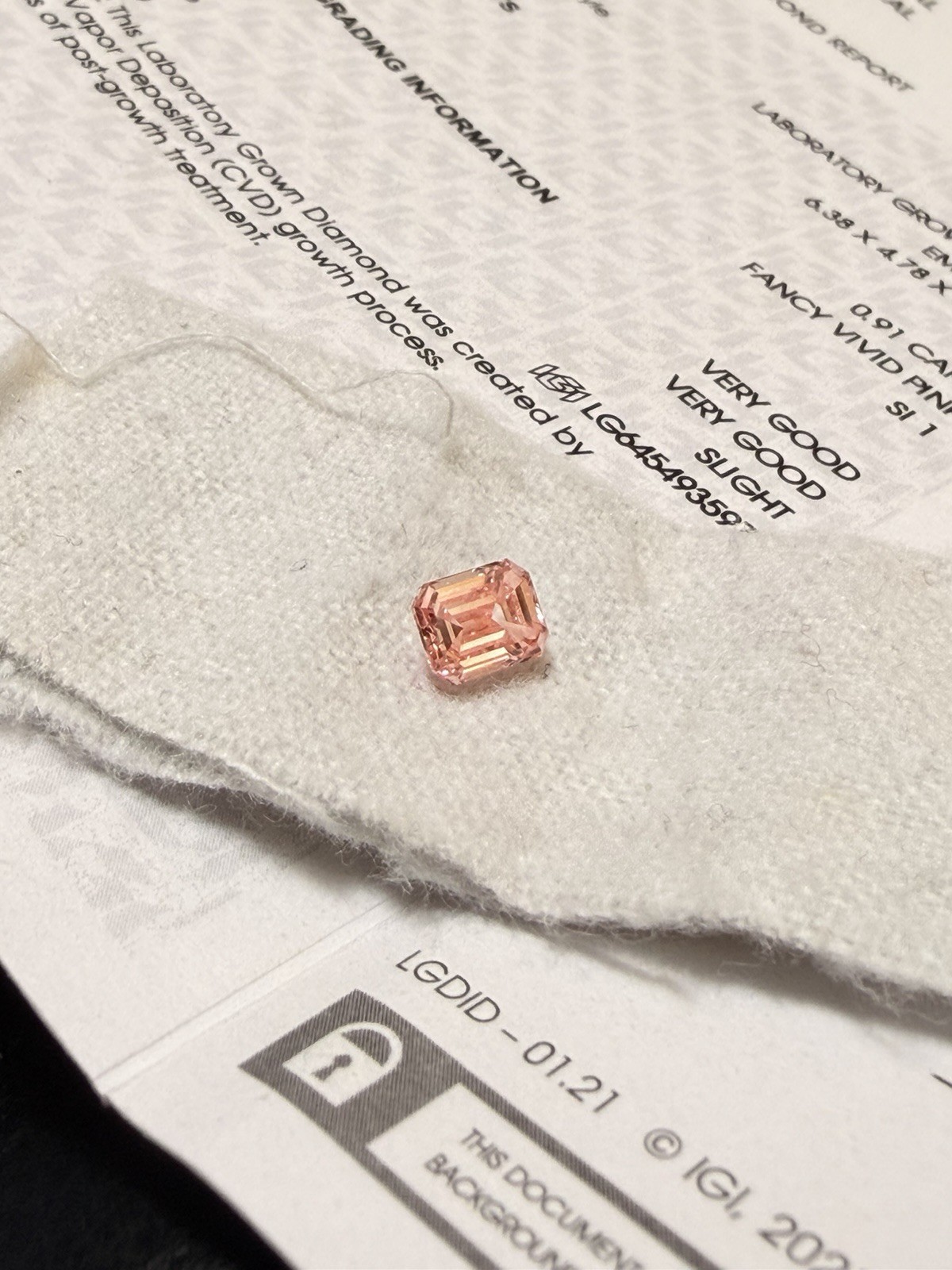 IGI Certified Lab-Grown Emerald Cut Diamond 0.91ct Fancy Vivid Pink SI1