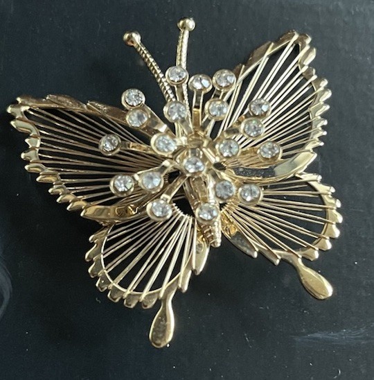 Vintage Butterfly Pin Brooch Monet Swarovski Crystals Gold Tone All Occasion ￼