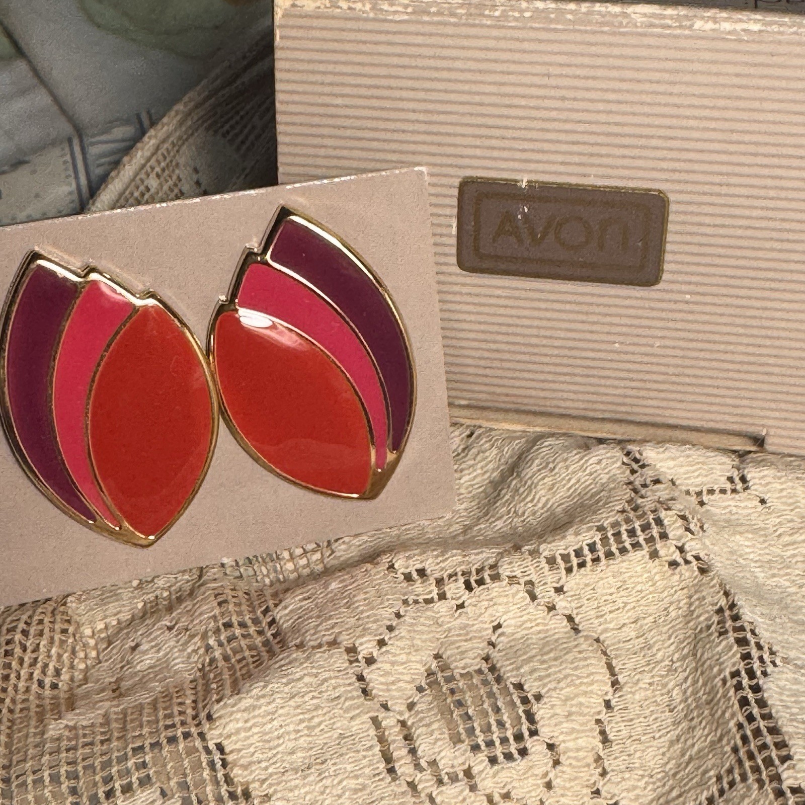 Vintage Avon Paradise Colors Pierced Earrings 1987 Pink Purple Enamel NOS Box