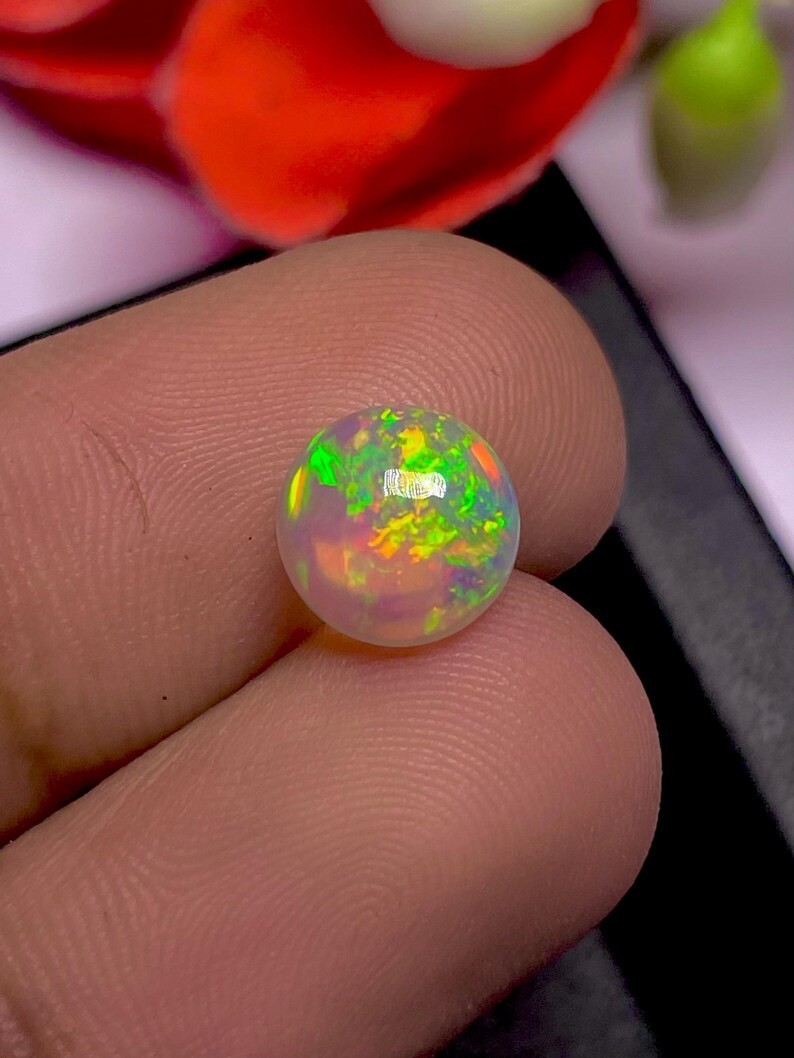 Fire Ethiopian Opal Cabochon: Round Multi-Fire Gemstone (8x8x3.60-MM)