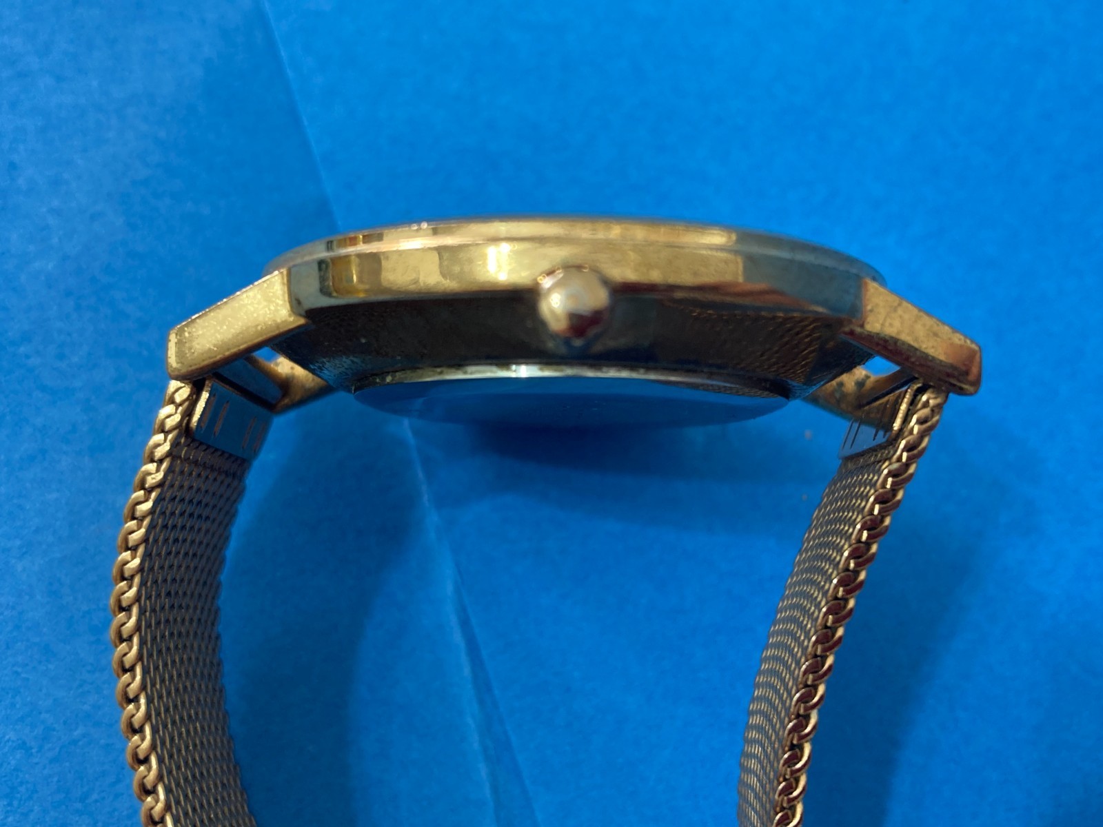 sometimes black dial quartz watch mm.38 working.