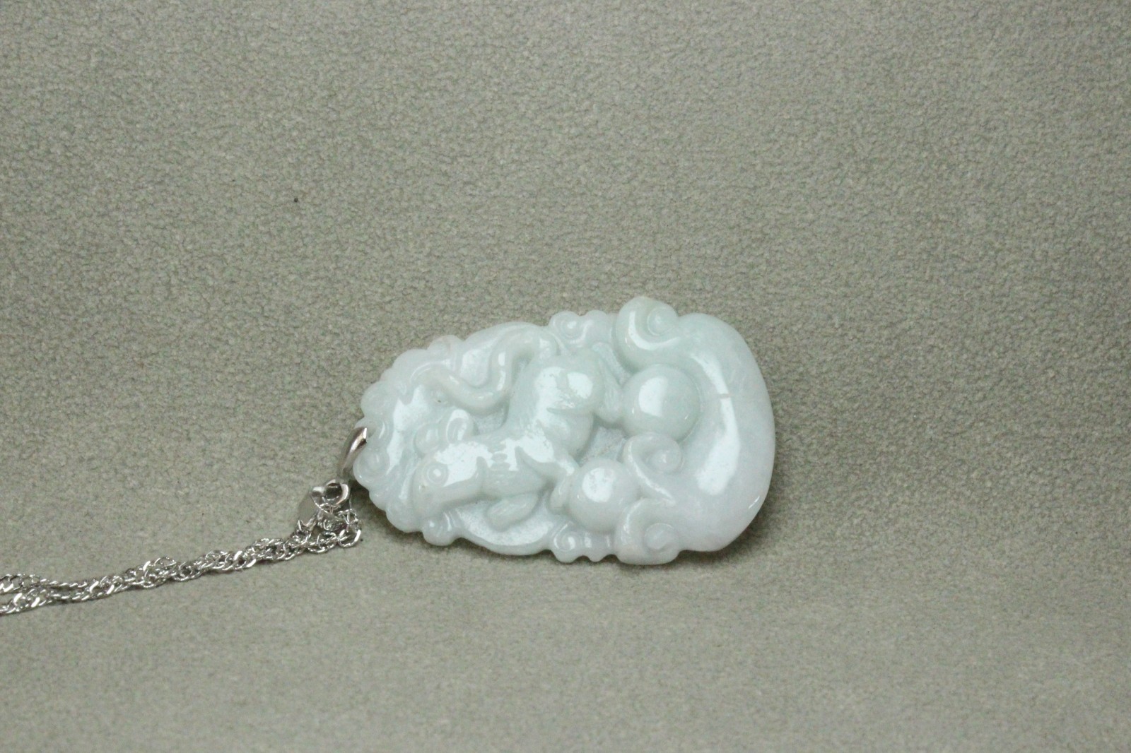 Natural White green A Jadeite jade Hand-Carved Mouse (Chinese Zodiac) Pendant