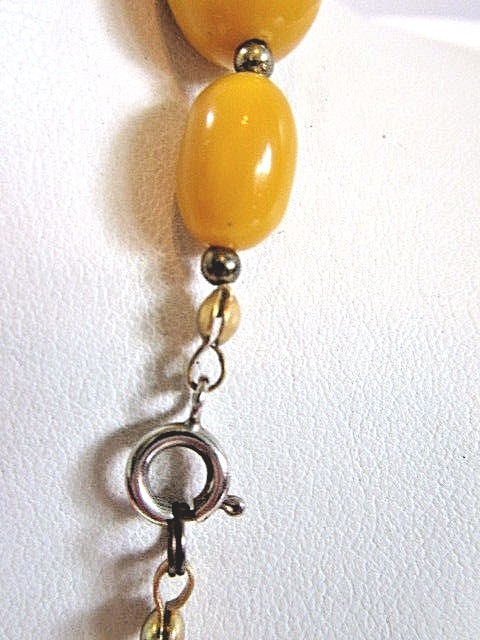 NECKLACE PLASTIC VINTAGE BEADED DARK YELLOW MUSTARD YOLK
