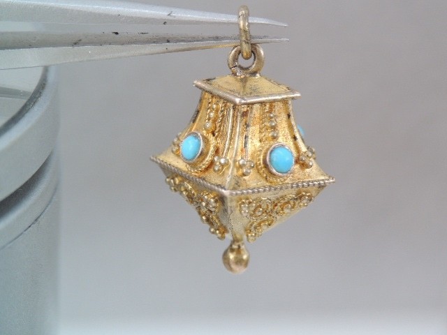 ANTIQUE VICTORIAN ETRUSCAN 14K GOLD & TURQUOISE LATERN STYLE PAGODA CHARM