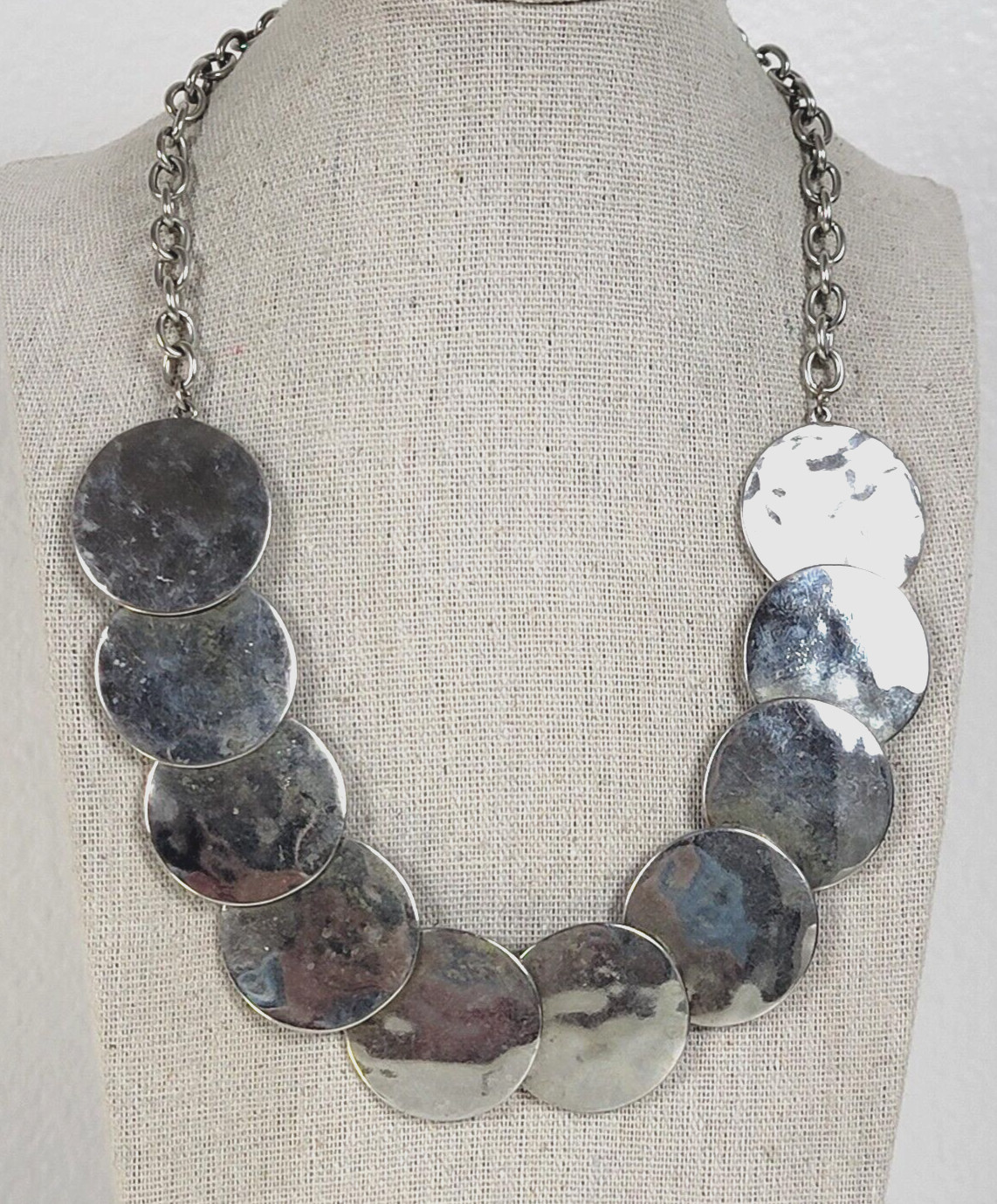 Modernist Silver-Tone Hammered Circle Link Bib Necklace 20.5 In Lobster Clasp