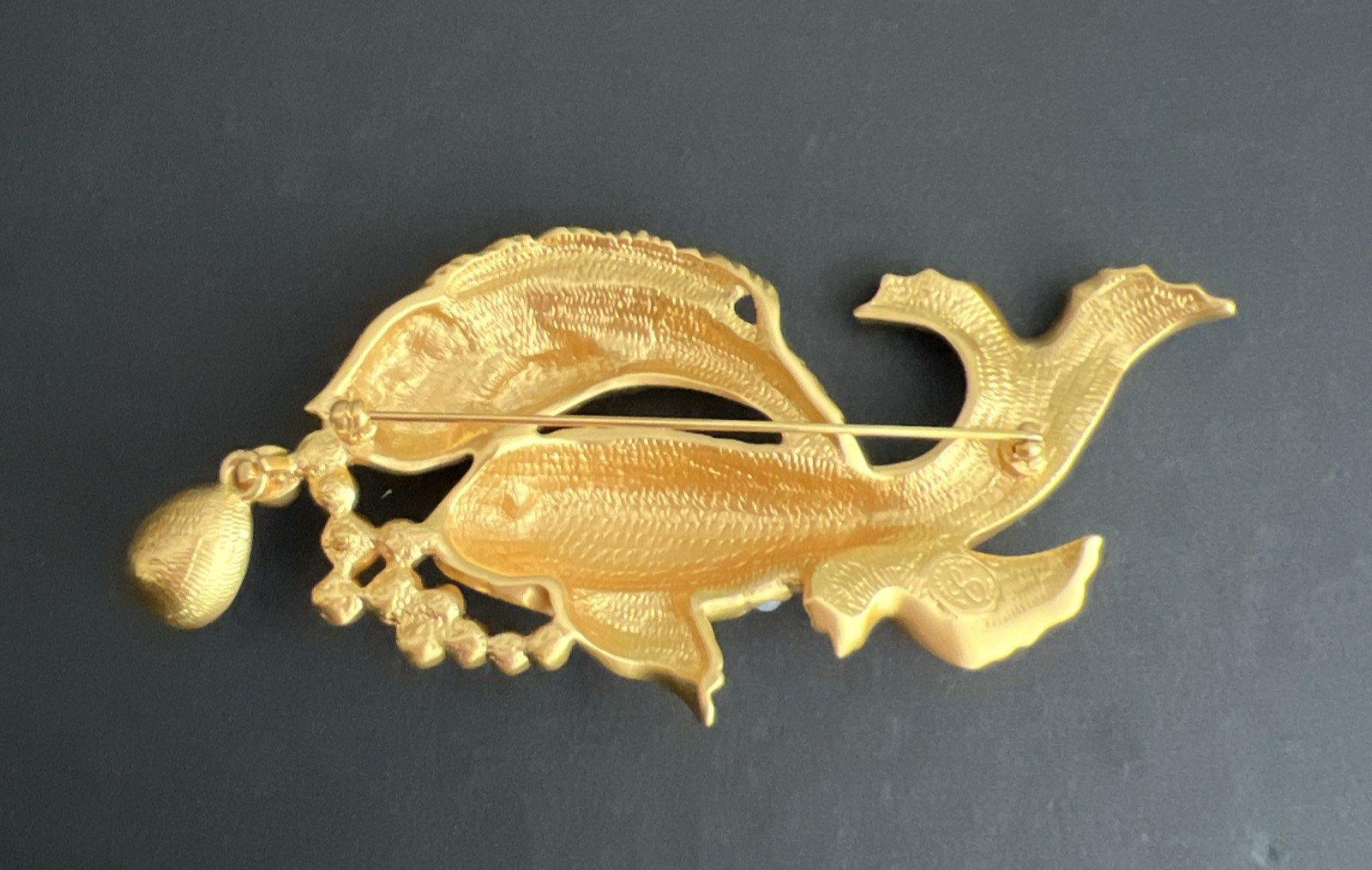 VTG. SIGNED 1990’S AVON ELIZABETH TAYLOR SHIMMERING SEA KOI FISH BROOCH