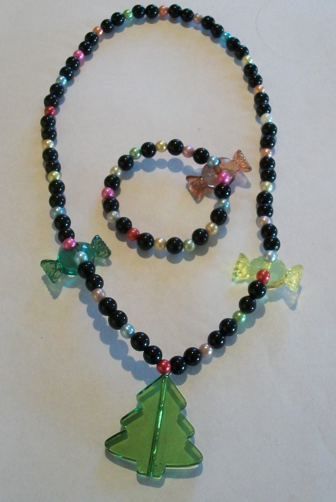 Girl’s Acrylic Stretchy Christmas Necklace & Bracelet Set, choice of 5 colors