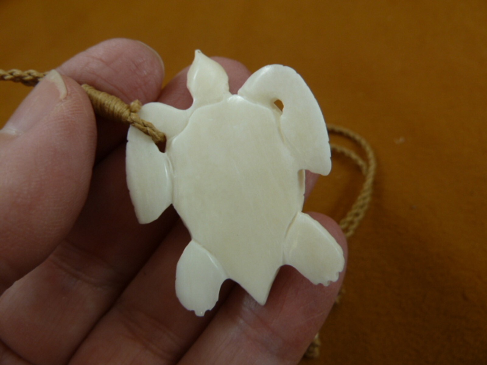 (JBA-01-D) SEA TURTLE PENDANT Necklace white organic material Jewelry turtles
