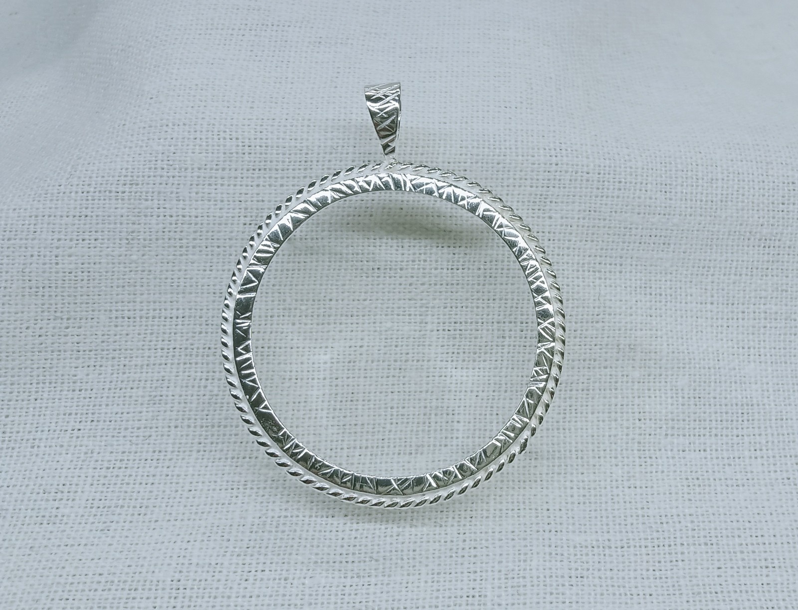 Unique Design Frame Sterling Silver, Round Twisted bezel, Prong Setting Bezel