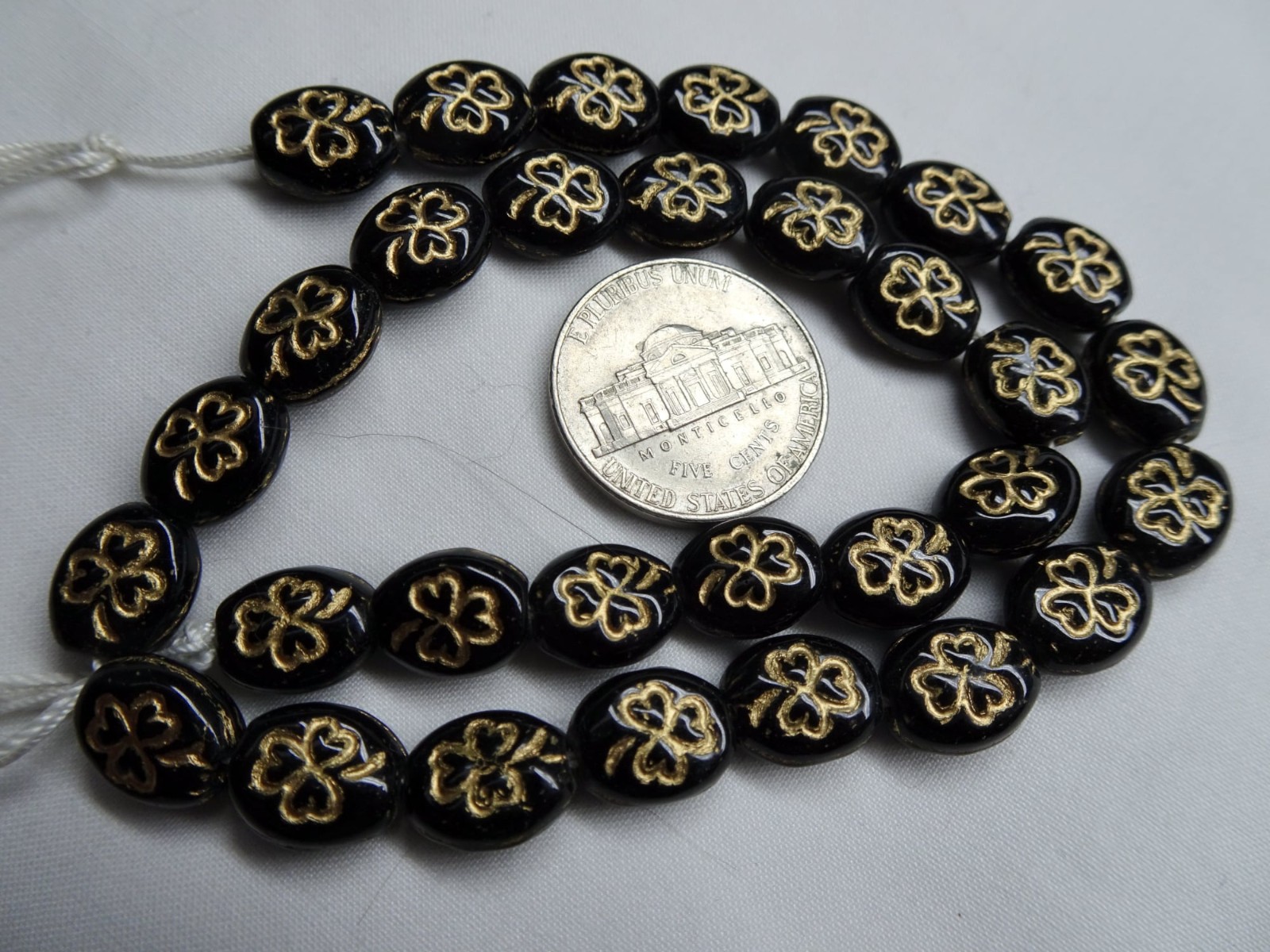 12 1/2″ Strand Black Oval 9.5-10mm Long Glass Beads Gold Clover GL24 DNG