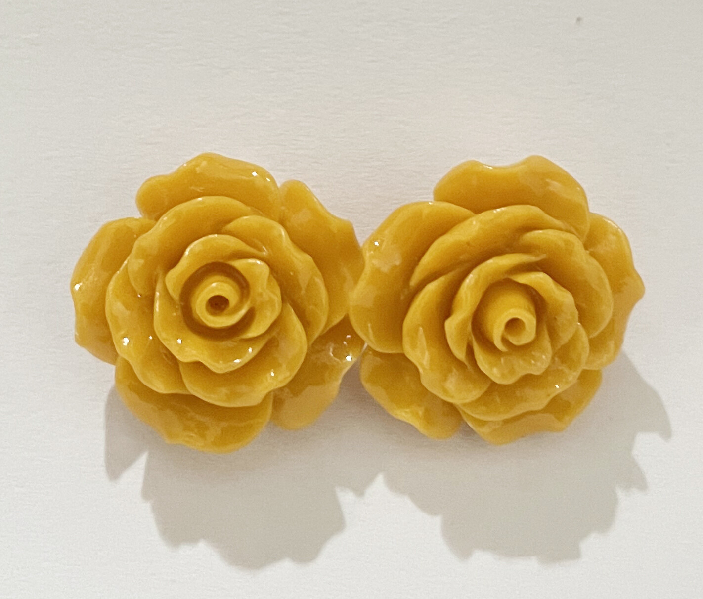 Wholesale 15mm Sea Coral Gems Hand Carved Flower Beads Silver Stud Earrings AAA