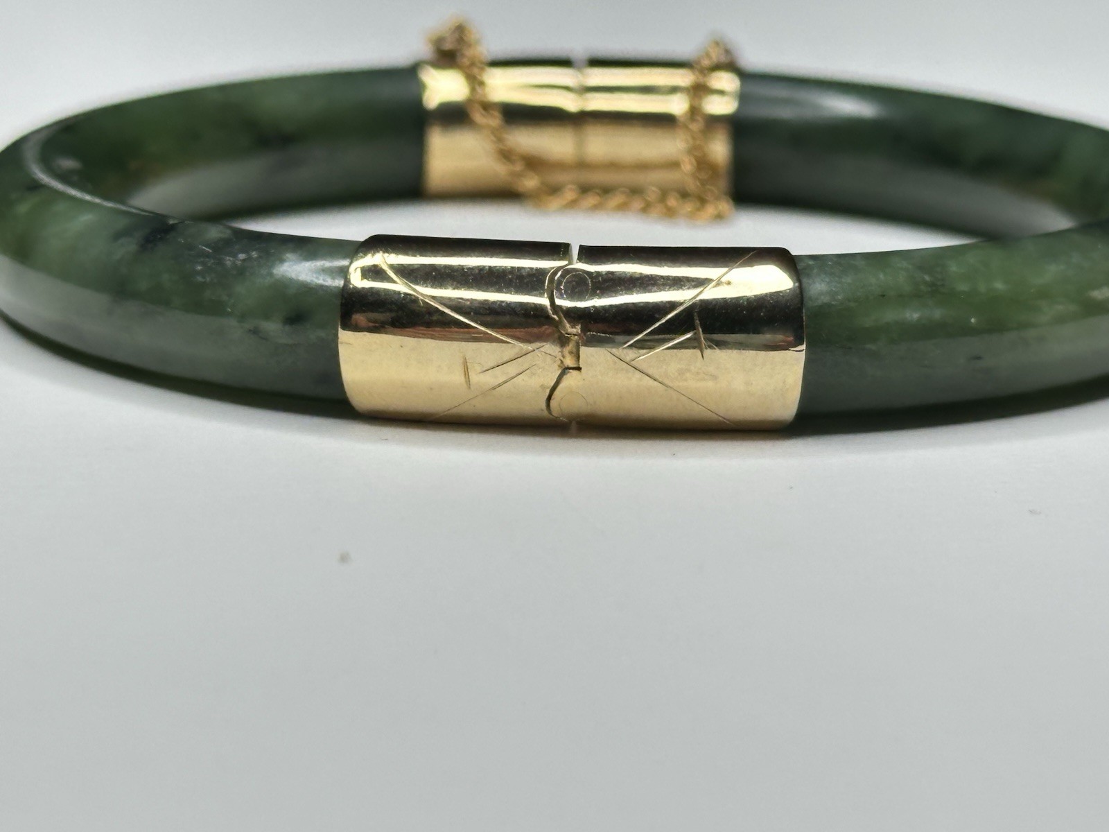 Vintage Green Nephrite Jade Hinged Gold Tone Bangle Bracelet w/ Push Lock /Chain
