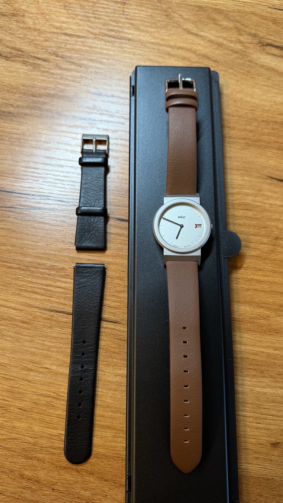 Braun AW 50 – Iconic German minimalism design.