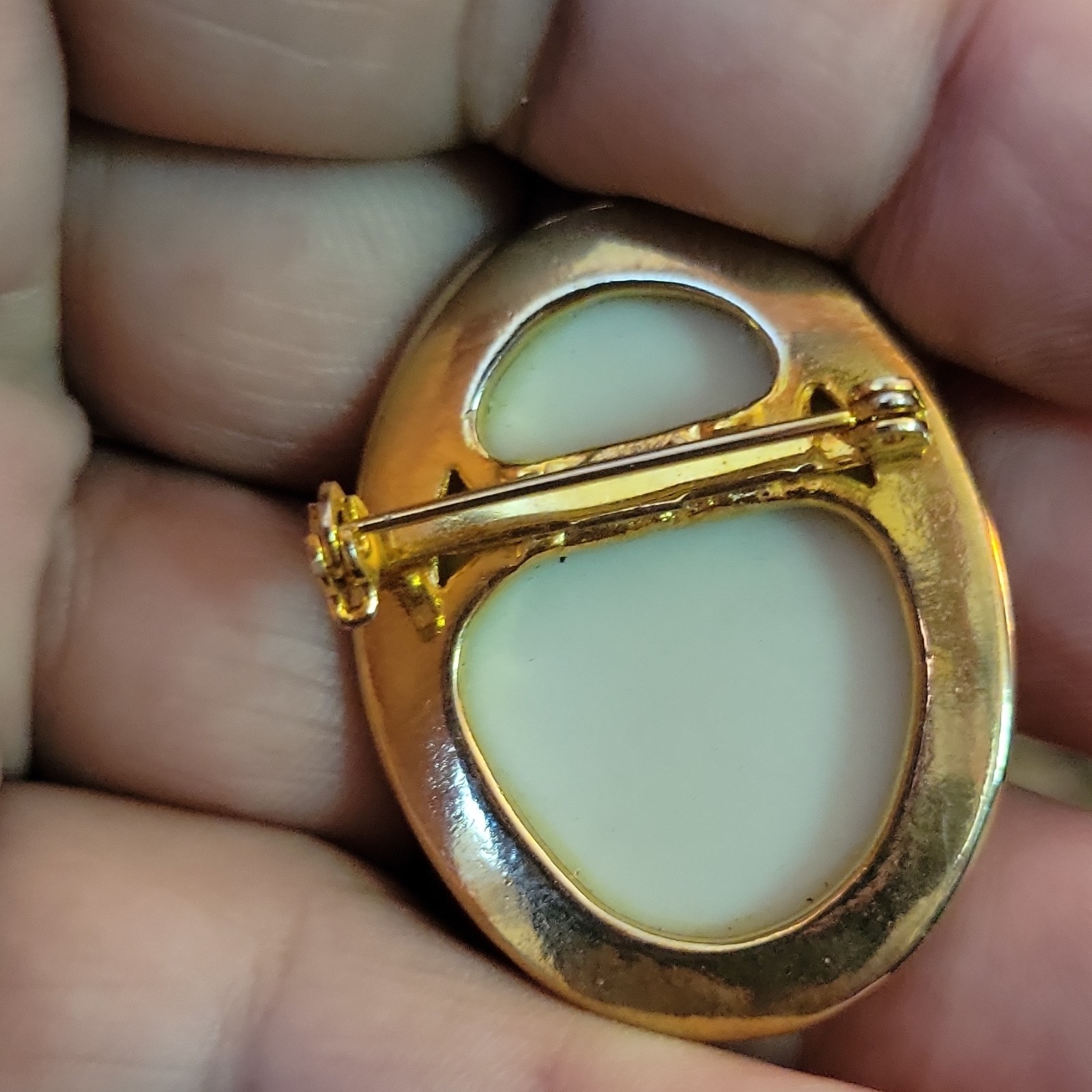 Gold Tone Oval Porcelain Mouse Brooch Pin, Multicolor White