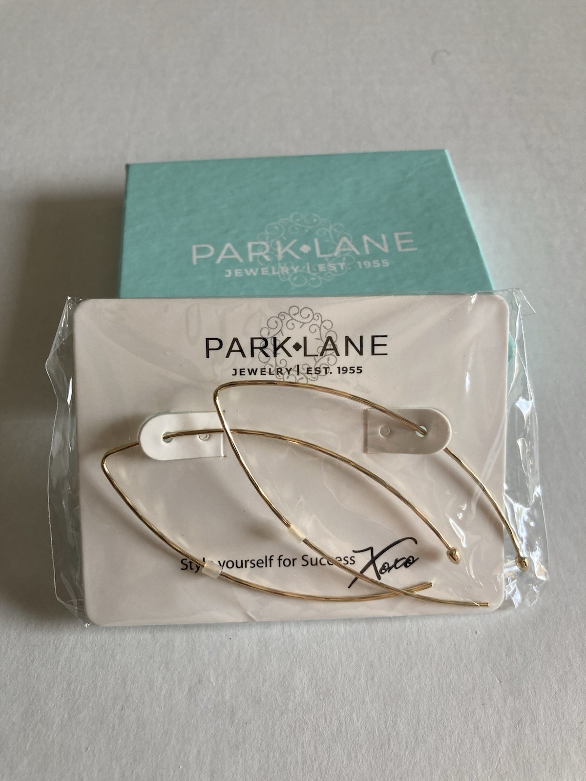 New Park Lane ” TWIZZLER” Pierced Earrings Yellow Gold Dangle Hoops MRP $32