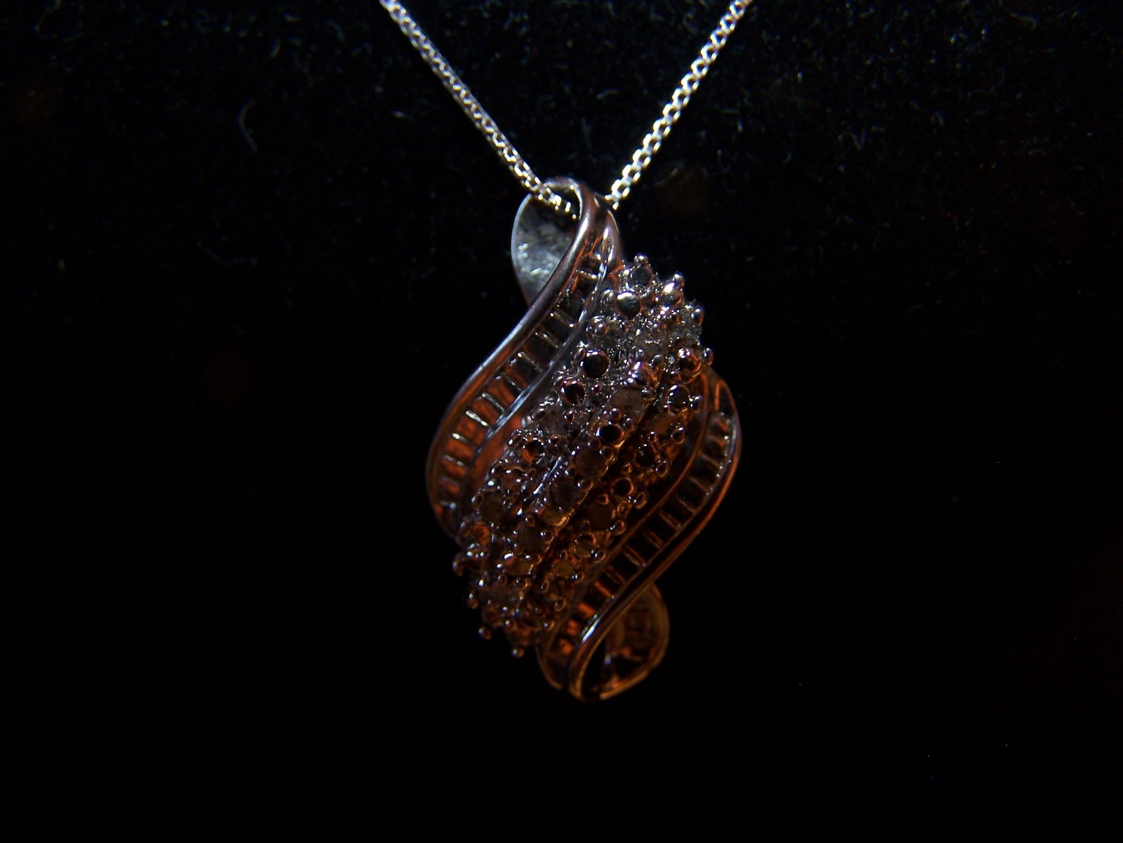 ZALES/KAY’S DESIGNER 27 DIAMOND STERLING SILVER PENDAT,CHAIN & MATCHING EARRINGS