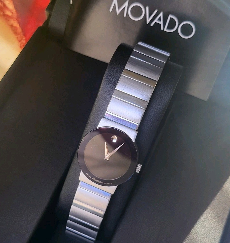 Movado womens Sapphire Ultra Thin watch 99 c4 1841 LOOKS NEW !