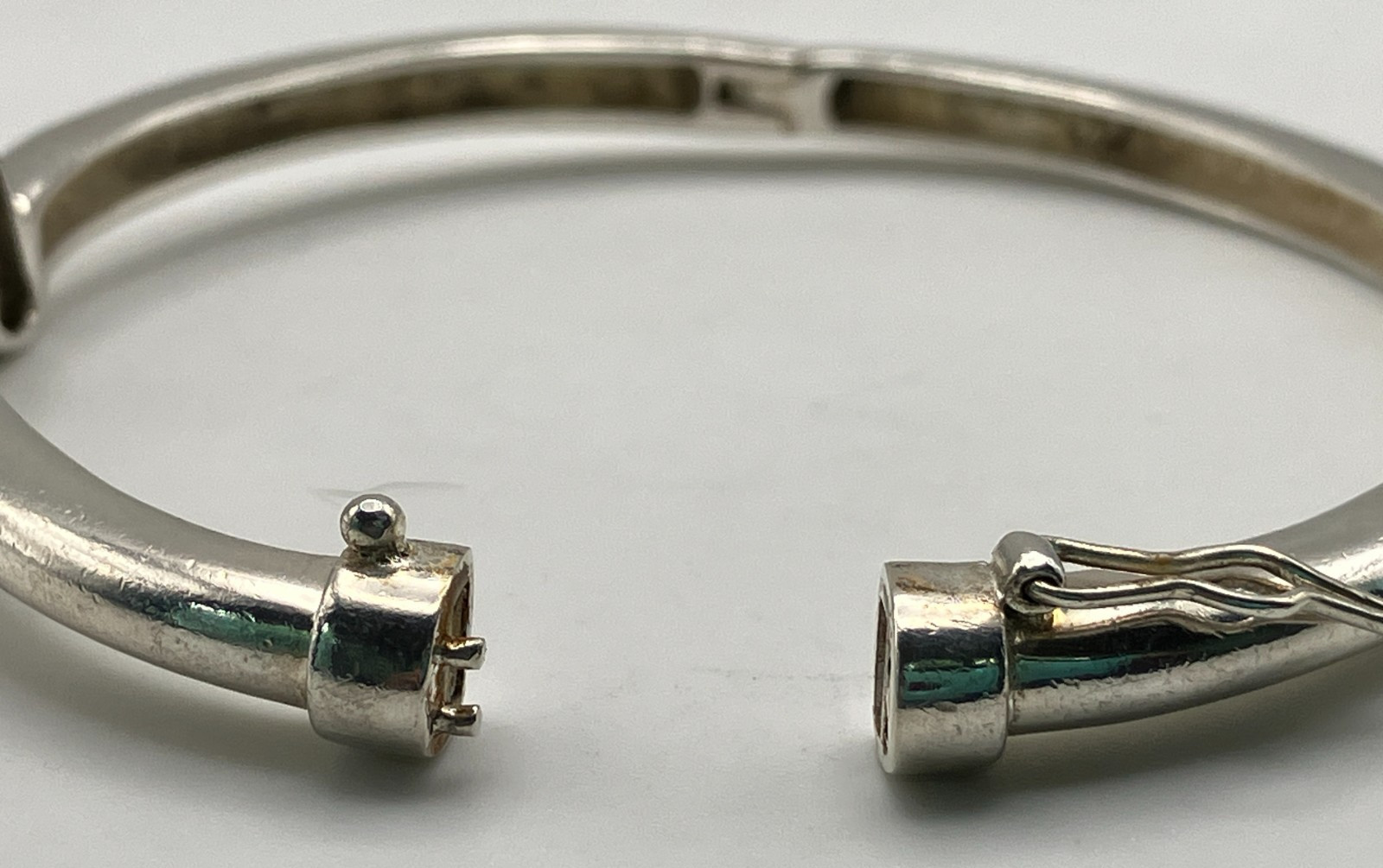 Sterling Silver Heavy Love Knot Hinged Bangle with Magnetic Closure Safety Latch