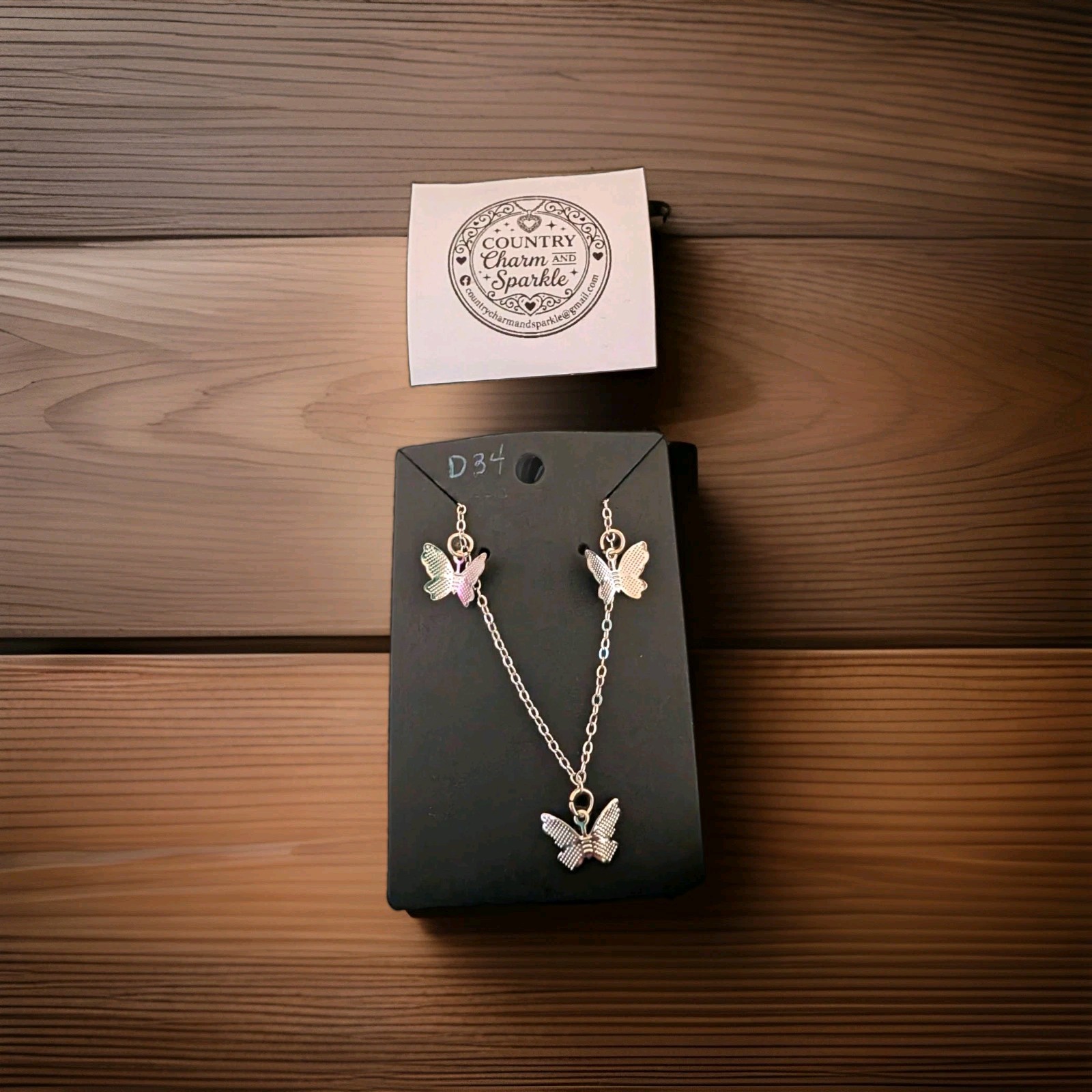 Country Charm and Sparkle Silver Tone Butterfly Charm Pendant Necklace D34