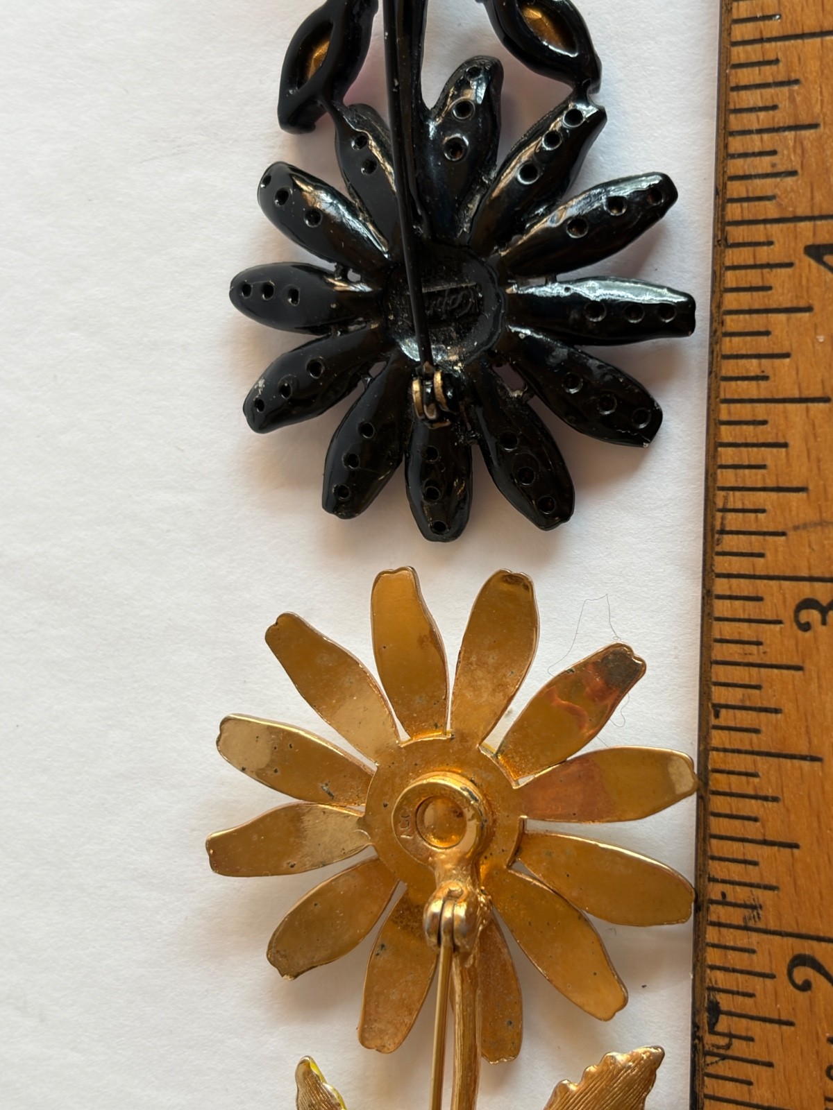 Floral Brooch Lot Of 26 Pins Metal Leather Enamel Porcelain Gold Tone
