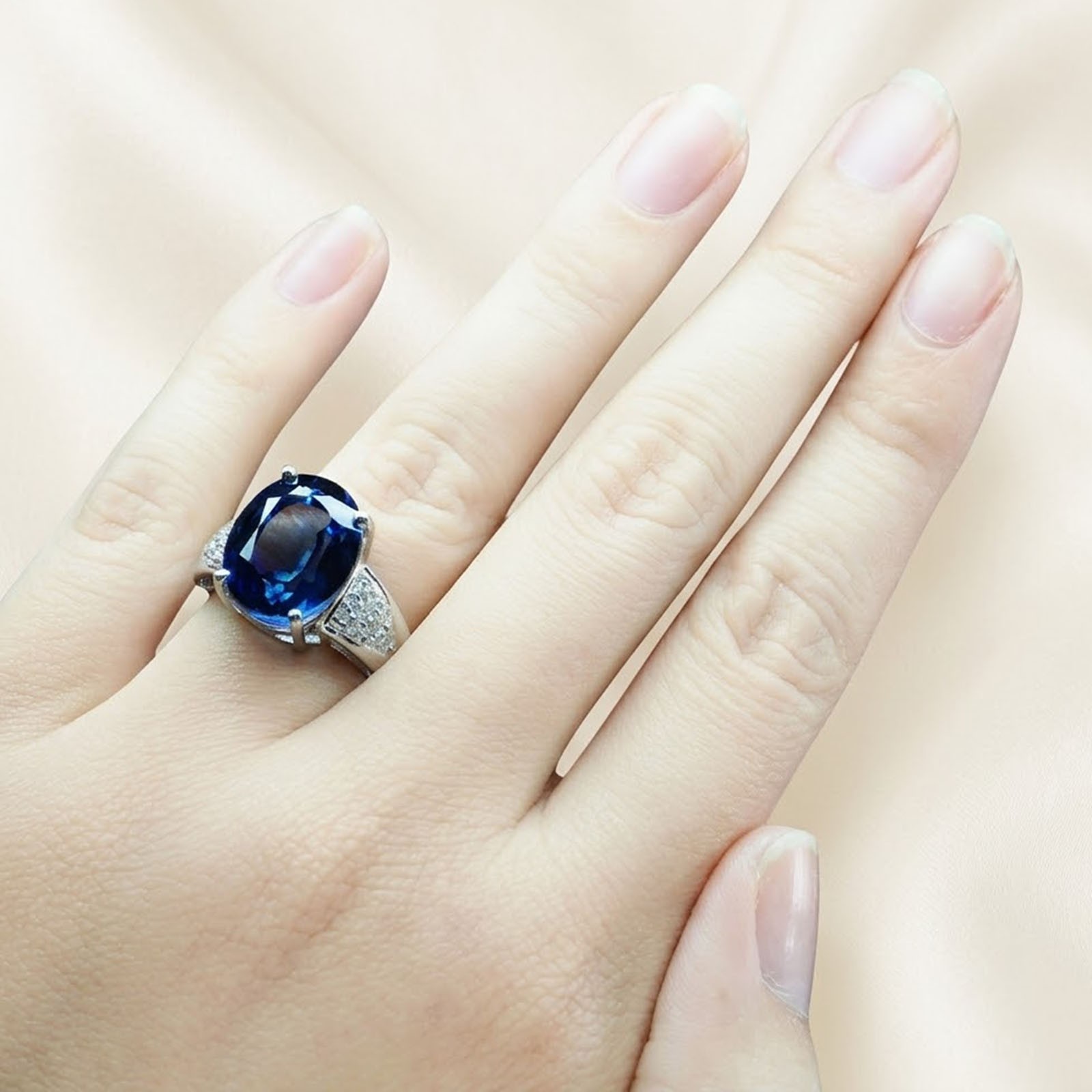 Radiant Royal Blue Sapphire Oval 11.70Ct 925 Sterling Silver White Gold Rings