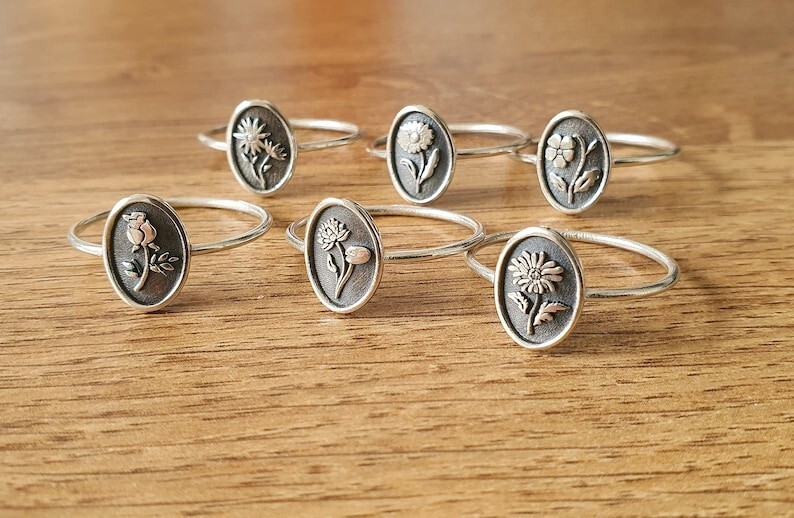 Elegant Oval Floral Engraved Ring, Minimalist Botanical Design Jewelry for Women