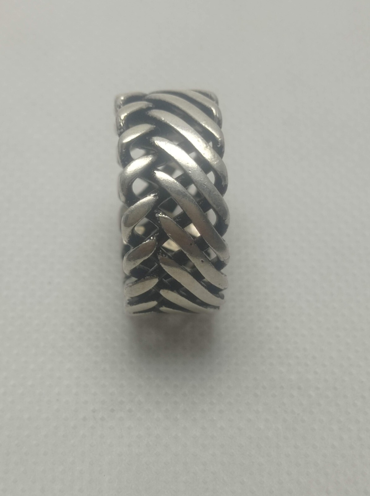 A men’s ring made of 925 silver, size 12 and weighing 10 grams. It is very beaut