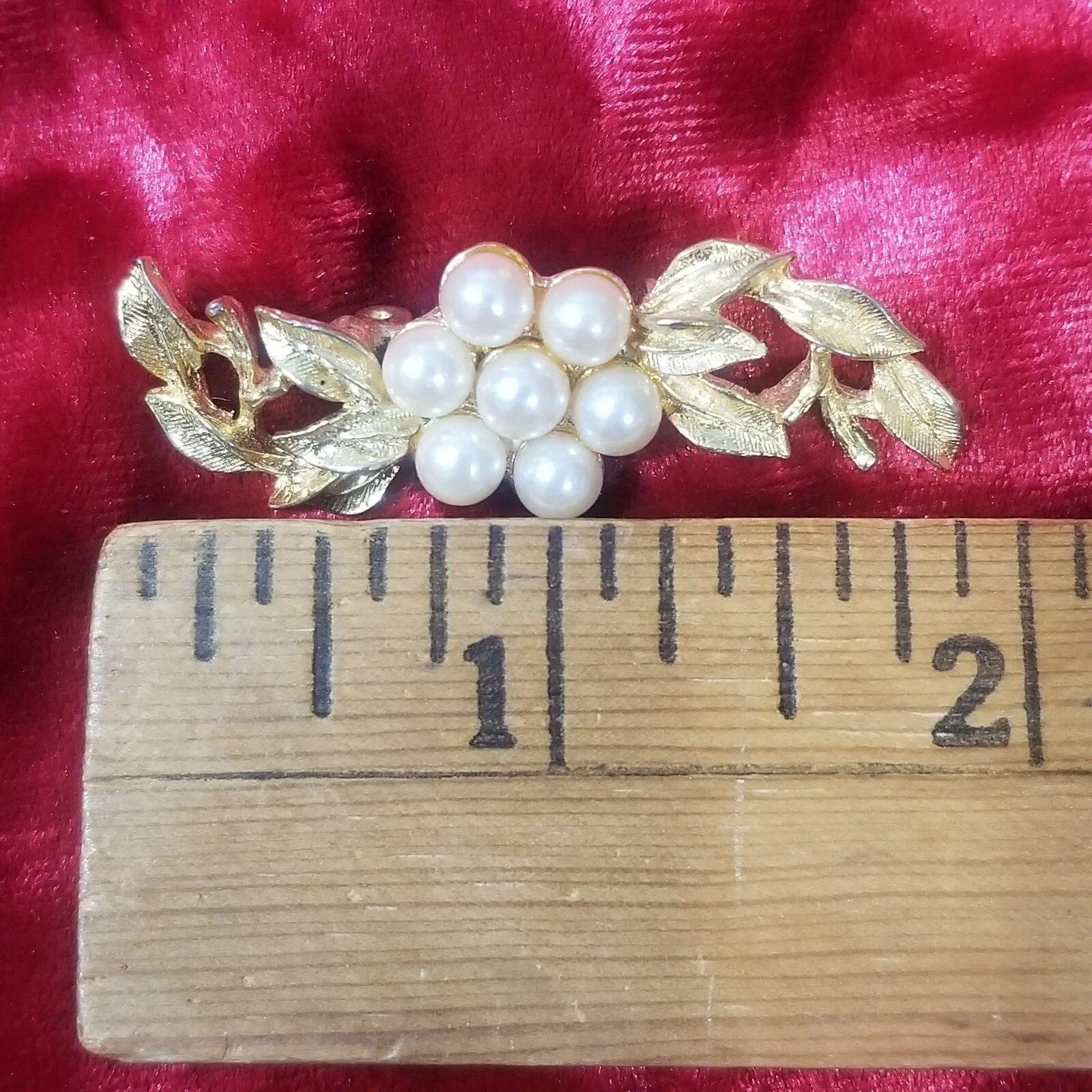 Richelieu 2 Brooch Pins 1 Large Oval & 1 Bar Pin Faux Pearls Gold Tone Vintage