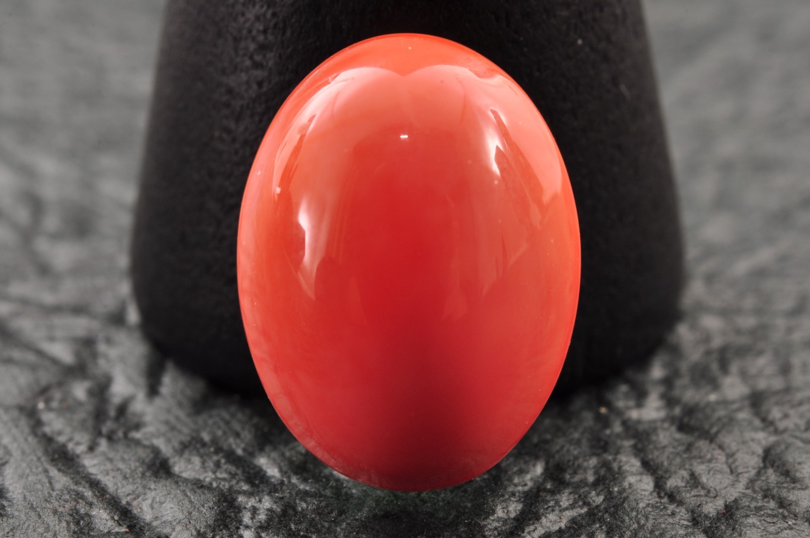 With Certification Single color MOMO coral oval Cabochon ( 15mm(0.59in) 8.85ct).