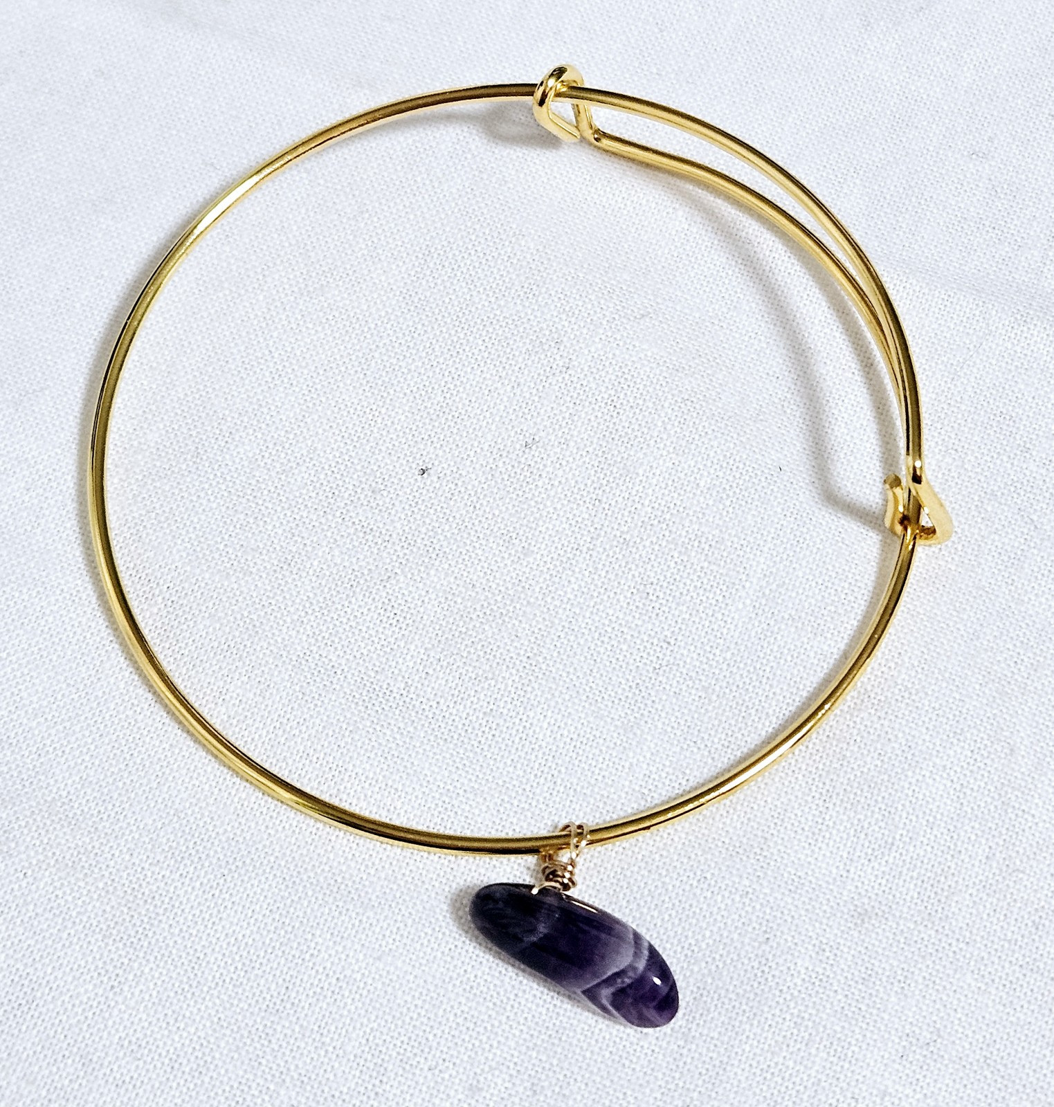 Gold Tone Bangle Bracelet Purple Stone Dangle Charm J1-3372