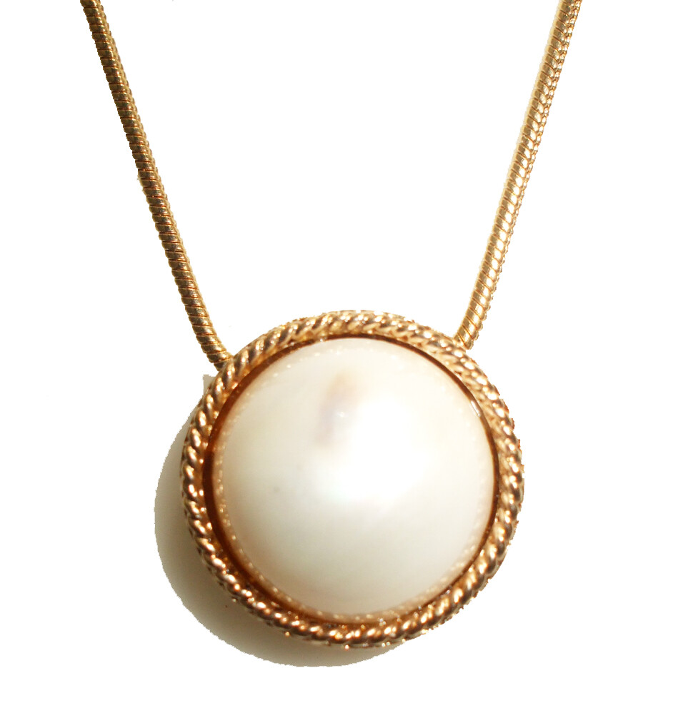 New Costume Pearl Pendant Gold Setting on Snake Chain 15 1/2 In. Long