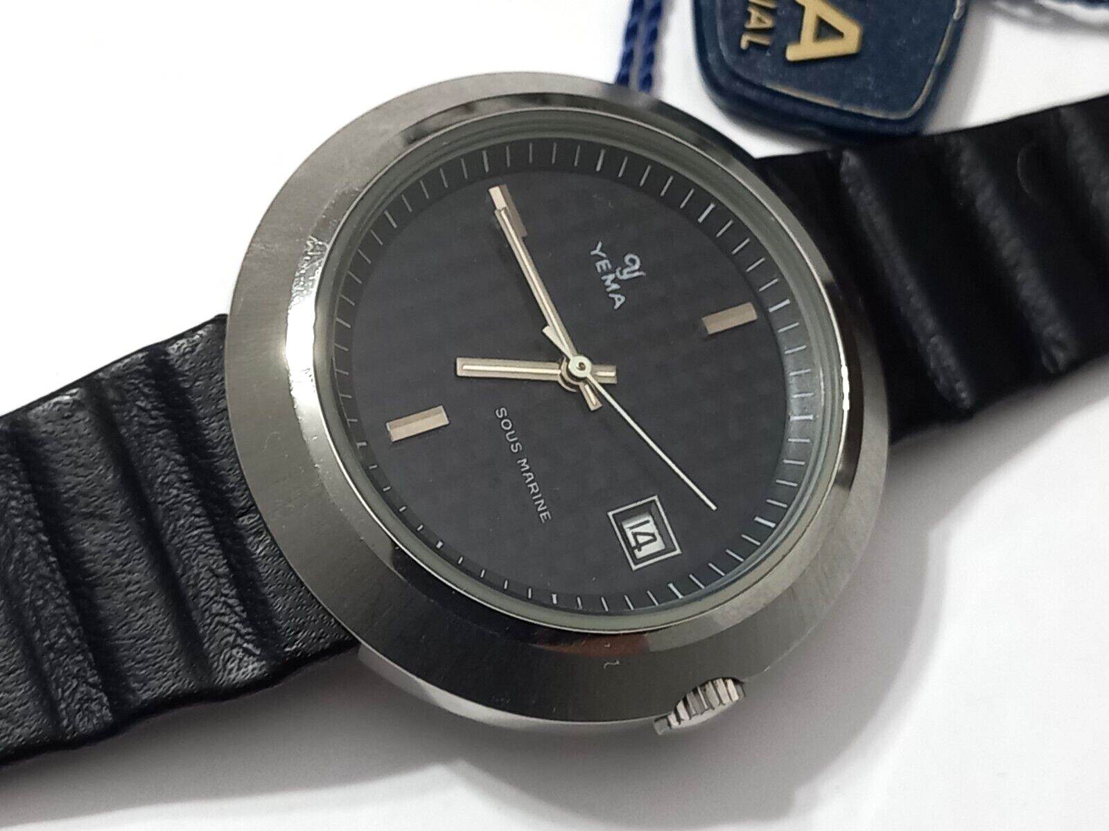 NOS 40MM 1970’S STEEL YEMA SOUS MARINE ” UFO ” AUTOMATIC DATE -RARE BLACK DIAL