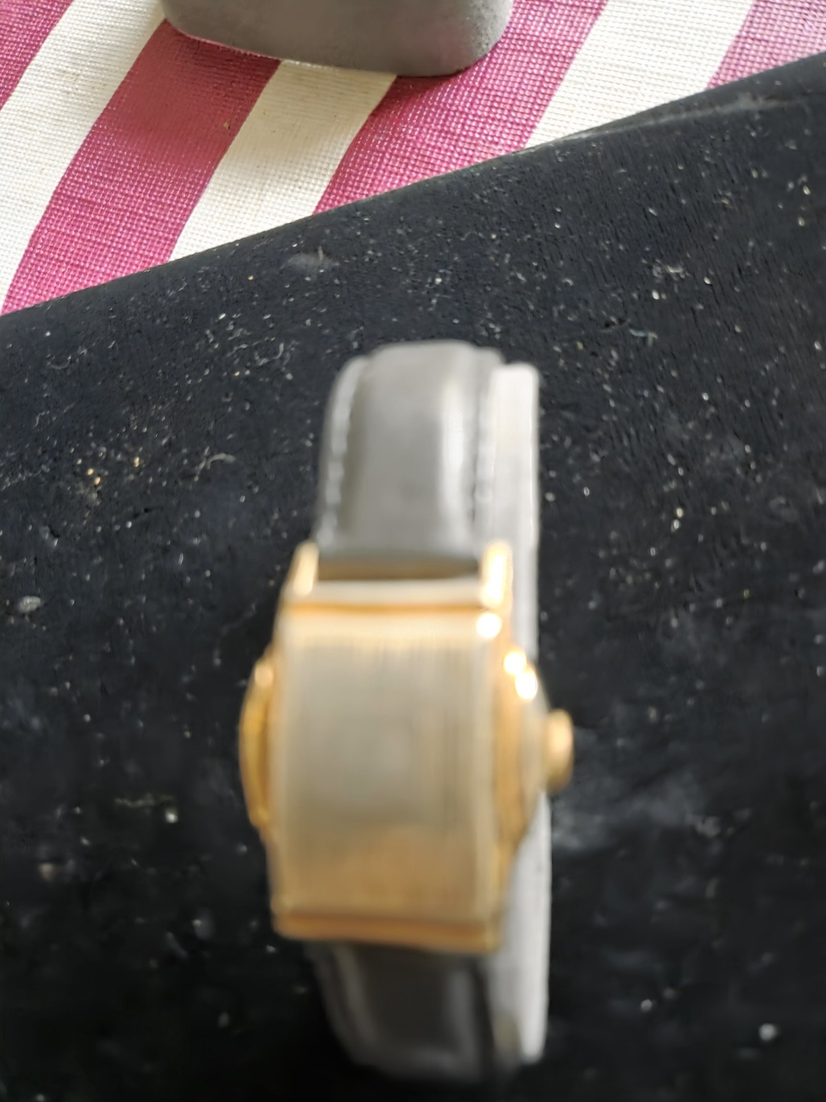 VINTAGE WATCH MIDLAND FLARED STEPPED SIDES CASE REF111/2190P 17JEWELS SWISS 1930