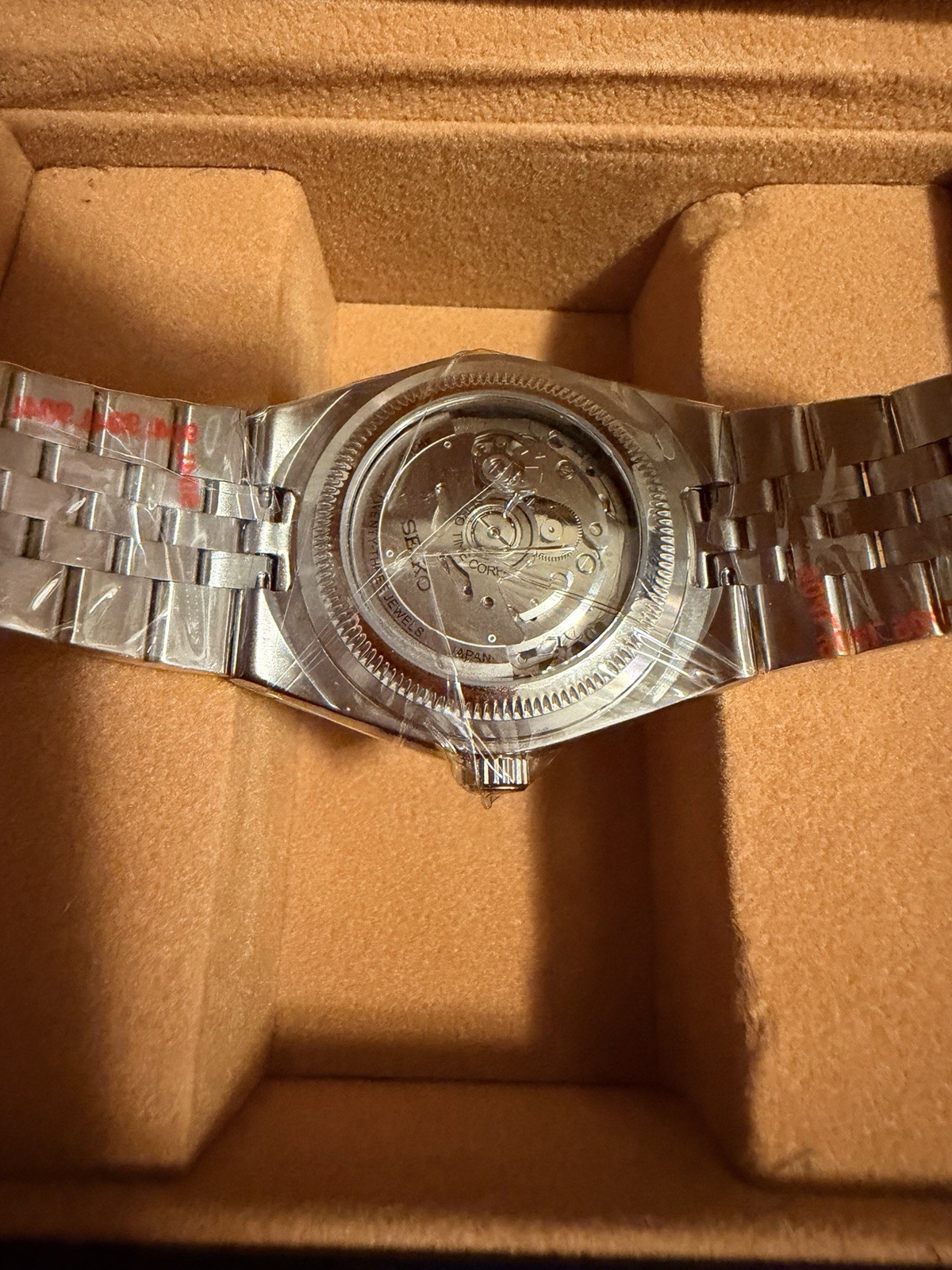 Seiko Land-Dweller Automatic 41mm Silver Honeycomb Dial Date Steel Bracelet
