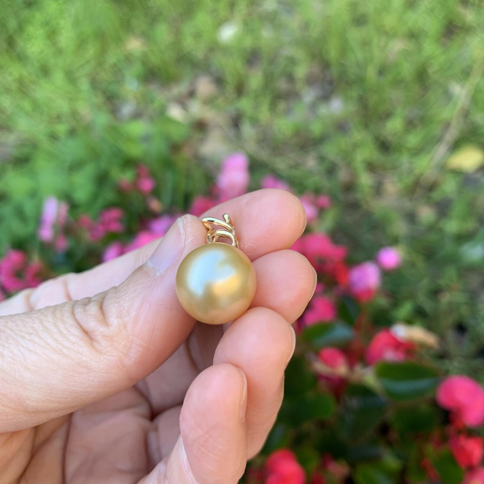 13.2mm High luster Australia Gold seawater Round pearl 18K Gold Pendant KG243