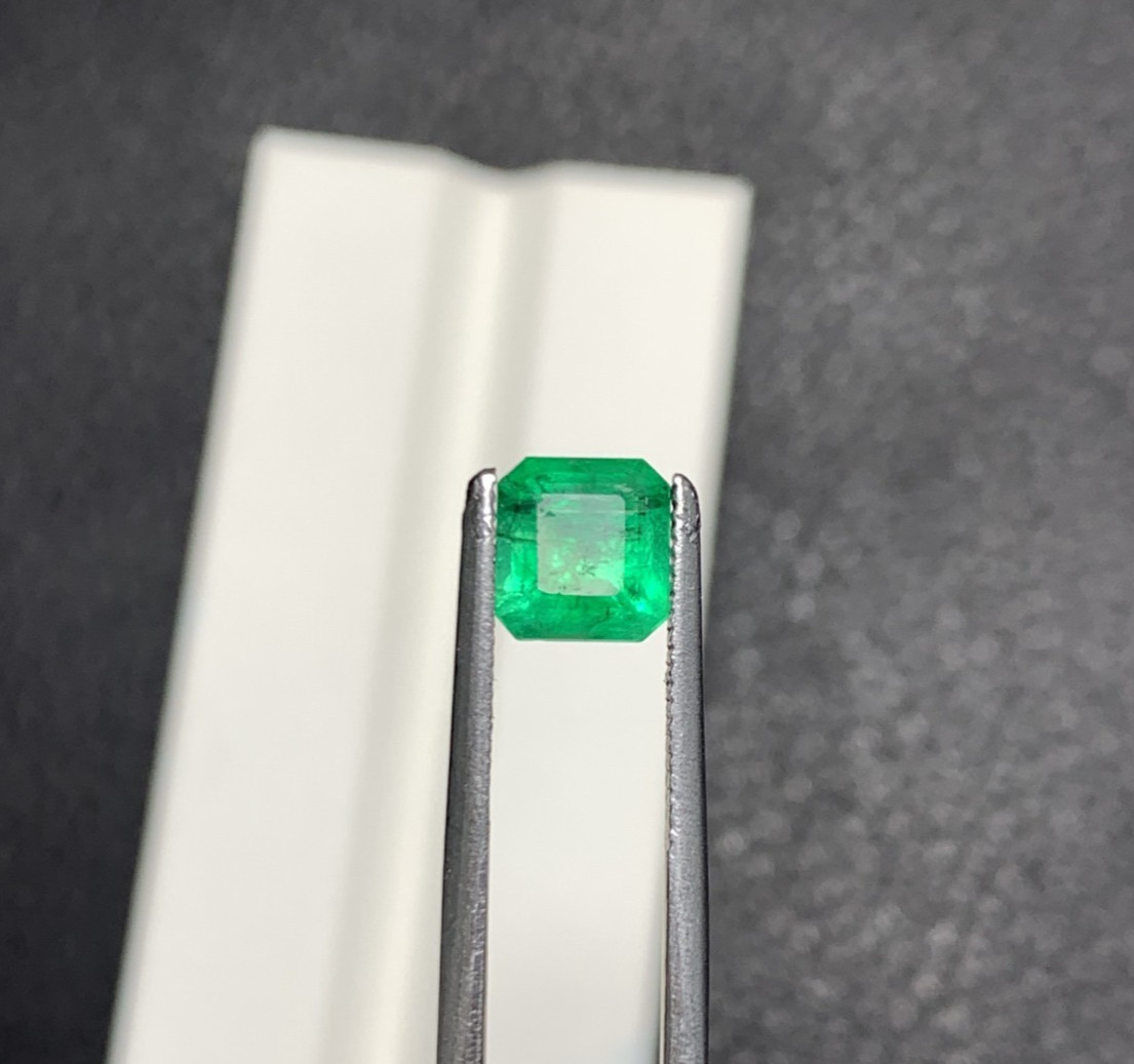 1.60 Ct Natural Swat Emerald – Vivid Green Loose Gemstone from Pakistan